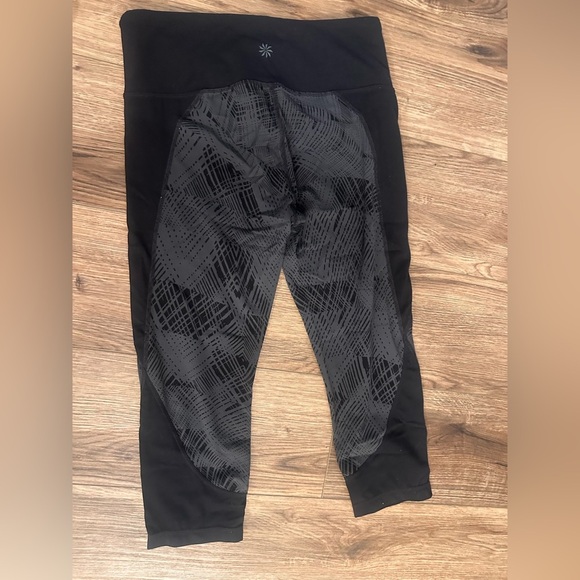 Athleta Salutation Palm Print Cropped Leggings M EXCELLENT CONDITION black - Picture 4 of 5